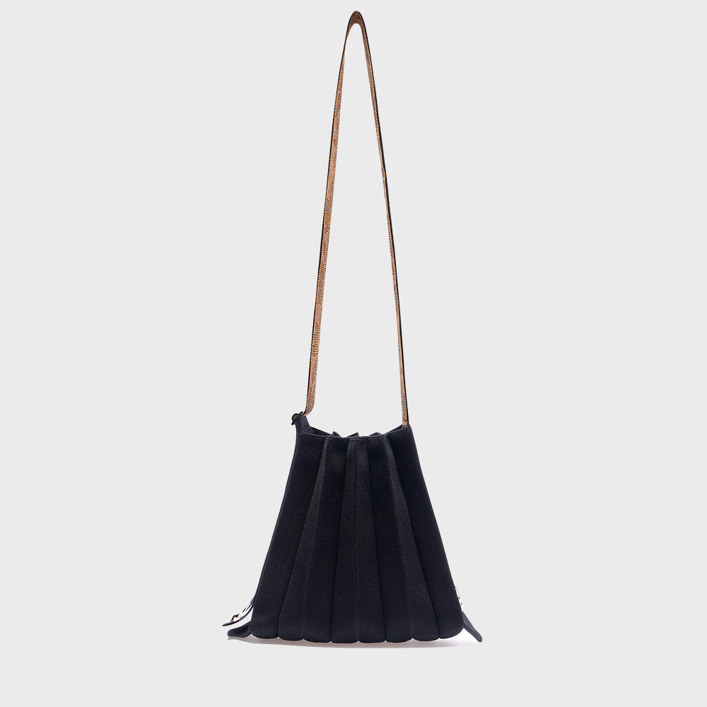 Lucky Pleats Knit Daisy Wing Rich Black