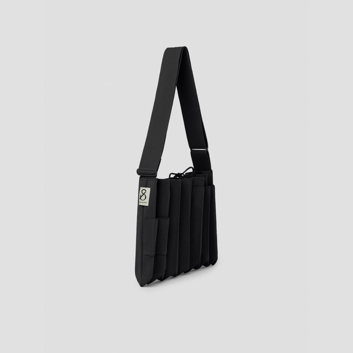 Lucky Pleats Knit Pocket Cross Rich Black