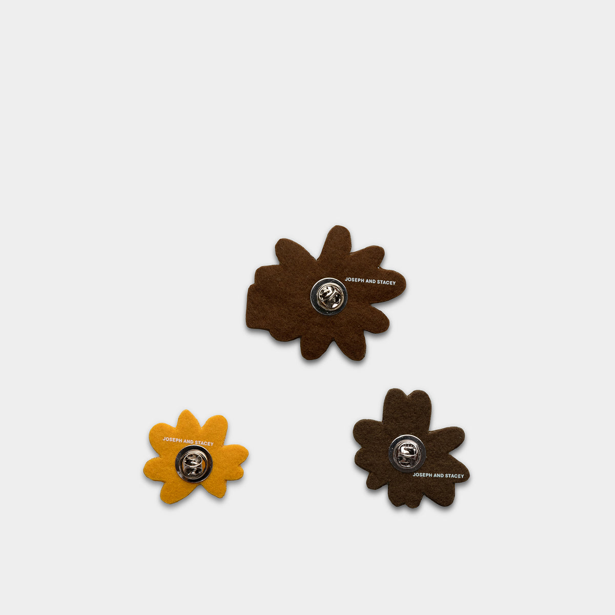 Daisy Brooch Set Brown