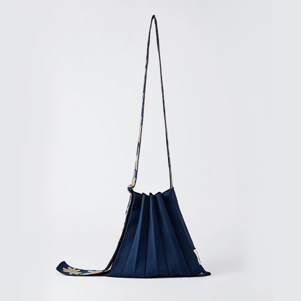 Lucky Pleats Knit Daisy Wing Classic Navy
