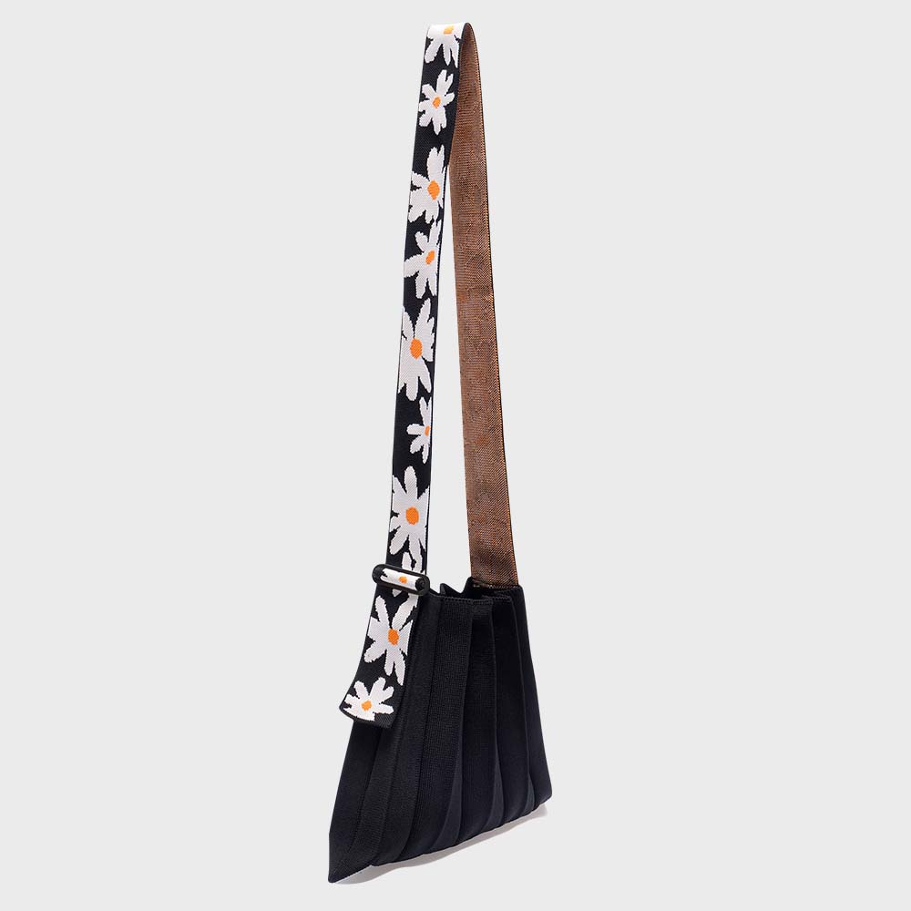 Lucky Pleats Knit Daisy Wing Rich Black