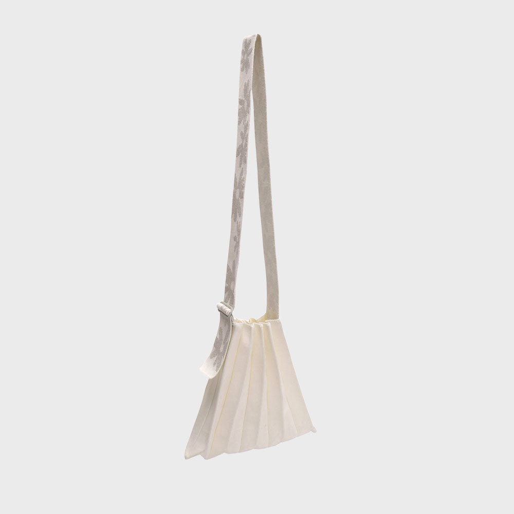 Lucky Pleats Knit Daisy Wing Cream White